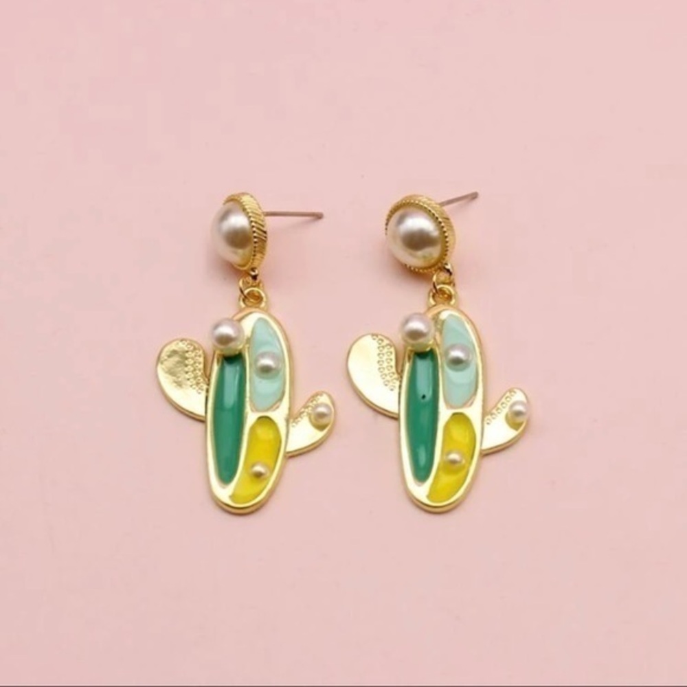 3/$30 💛 Faux Pearl Cactus Earrings